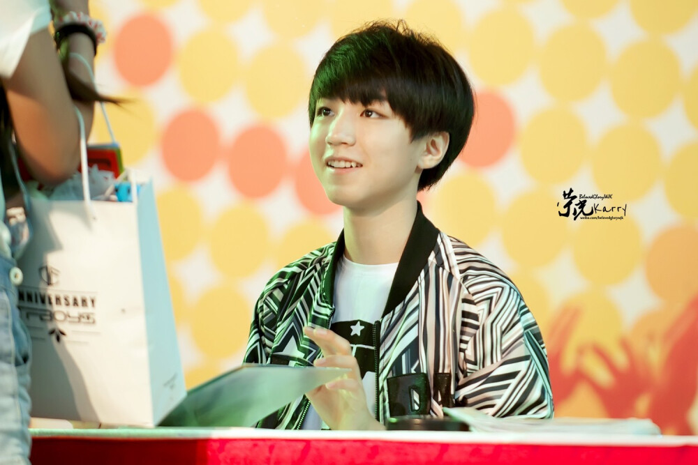 #王俊凯# #TFBOYS王俊凯# 140809 广州Ani-Joy安捷动漫游戏展 cr：BelovedGloryWJK荣光