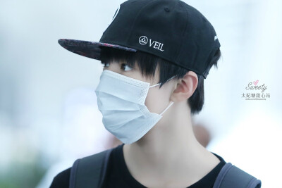 #王俊凯# #TFBOYS王俊凯# 140820台北至北京 cr：TFBOYSweety太妃糖_甜心站