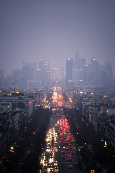 我们是微茫的存在，折射出心里每一丝憧憬和每一缕不甘