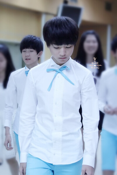 #王俊凯# #TFBOYS王俊凯# 140821开学第一课 cr：2babewang