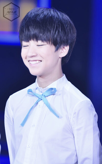 #王俊凯# #TFBOYS王俊凯# 140821开学第一课 cr：AllKill0921