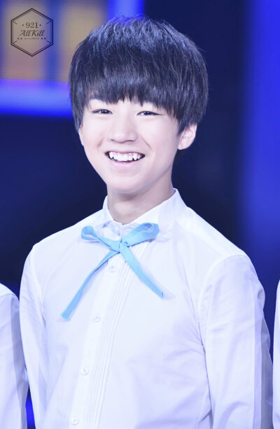 #王俊凯# #TFBOYS王俊凯# 140821开学第一课 cr：AllKill0921