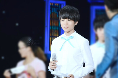 #王俊凯# #TFBOYS王俊凯# 140821开学第一课 cr： BelovedGloryWJK荣光