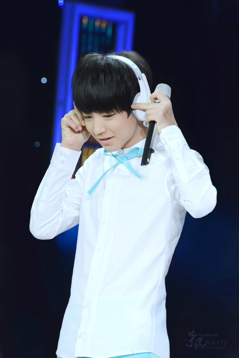 #王俊凯# #TFBOYS王俊凯# 140821开学第一课 cr： BelovedGloryWJK荣光