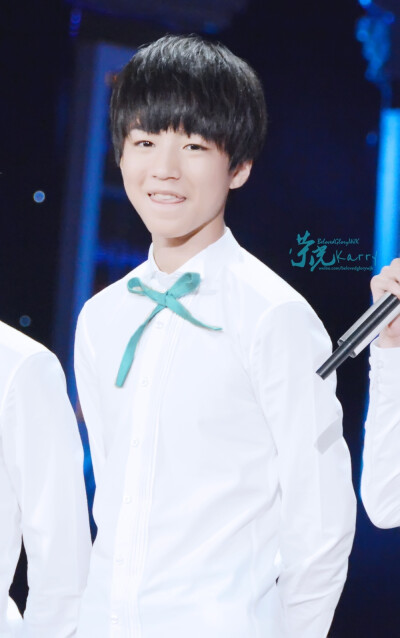 #王俊凯# #TFBOYS王俊凯# 140821开学第一课 cr： BelovedGloryWJK荣光