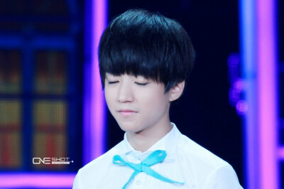 #王俊凯# #TFBOYS王俊凯# 140821开学第一课 cr： -K-OneShot