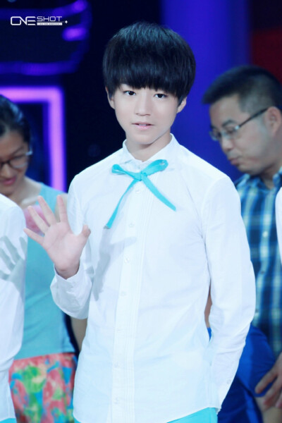 #王俊凯# #TFBOYS王俊凯# 140821开学第一课 cr： -K-OneShot