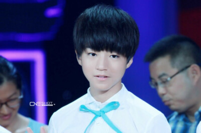 #王俊凯# #TFBOYS王俊凯# 140821开学第一课 cr： -K-OneShot