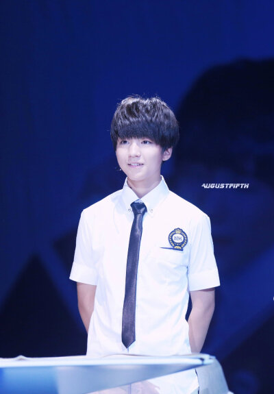 #王俊凯# #TFBOYS王俊凯# 140826步步高重庆见面会 cr：AugustFifth