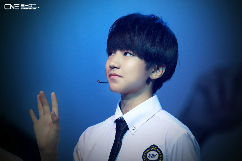 #王俊凯# #TFBOYS王俊凯# 140826步步高重庆见面会 cr：-K-OneShot