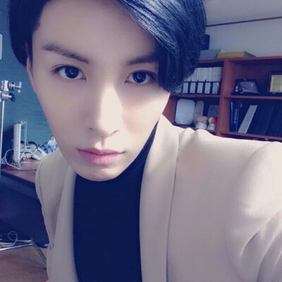 著名韩国歌手，演员，音乐制作人，出生于日本，被各国称为“比女人还美的男人”