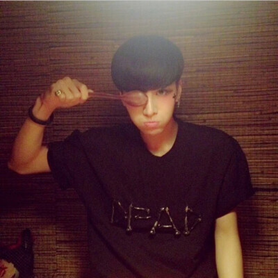 著名韩国歌手，演员，音乐制作人，出生于日本，被各国称为“比女人还美的男人”