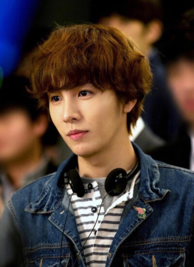 著名韩国歌手，演员，音乐制作人，出生于日本，被各国称为“比女人还美的男人”