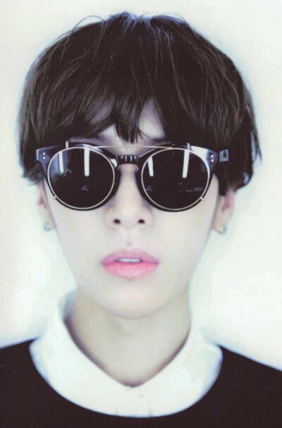 著名韩国歌手，演员，音乐制作人，出生于日本，被各国称为“比女人还美的男人”