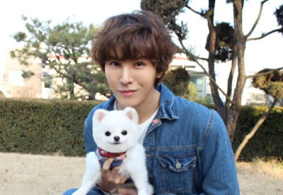 著名韩国歌手，演员，音乐制作人，出生于日本，被各国称为“比女人还美的男人”