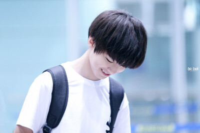 #王俊凯# #TFBOYS王俊凯# 140827北京至深圳 cr：EpicCrush0921