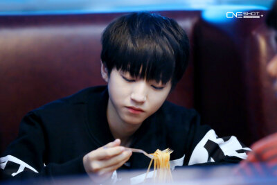 TFBOYS王俊凯 2015.02.28 深圳宝安机场-重庆江北机场图。