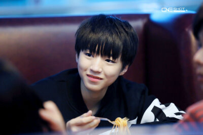 TFBOYS王俊凯 2015.02.28 深圳宝安机场-重庆江北机场图。