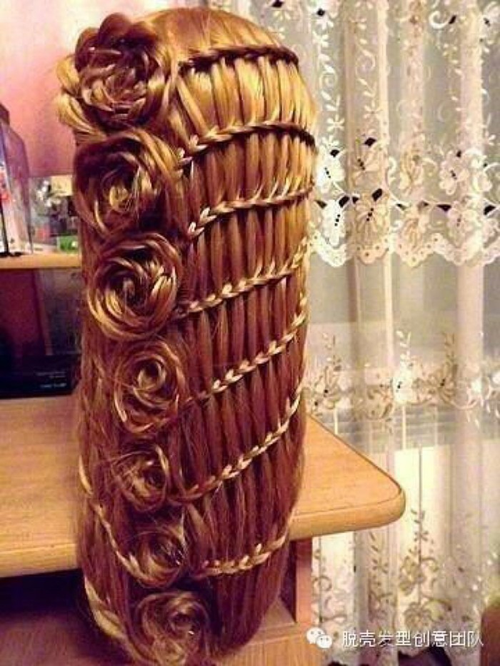 天津名媛化妆学校，www.mingyuanchina.com，发型盘发~