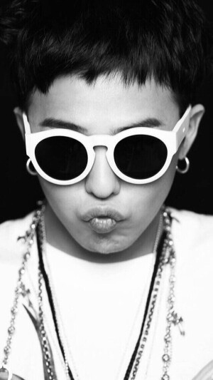 权志龙 GD G-Dragon 高清壁纸无水印 黑白