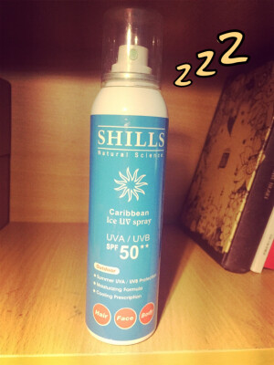 #安利好货#｛夏天要来了吧- -防晒喷雾还是冰镇的好～｝台湾Shills很耐晒冰镇防晒喷雾SPF50 全身都可以用~ 很清凉 不过用在脸上的时候要先喷在手上 然后抹脸上喔～ 头发也可用 当然夏日头发防晒也很重要！SPF50很足够啦 也比较保湿 冰冰凉凉脸上的黏腻感会改善很多～