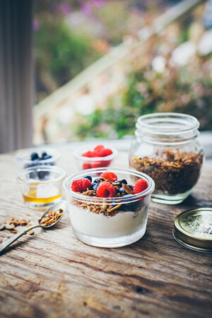 01）.Granola po raz wtóry. Z tahiną i melasą z winogron.