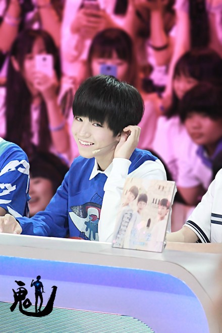 王俊凯# #tfboys王俊凯# 140828年代秀 cr:karcharm-魅