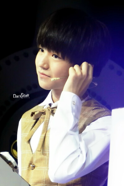 #王俊凯# #TFBOYS王俊凯# 140828年代秀 cr：DarK_StaR_王俊凯个人站