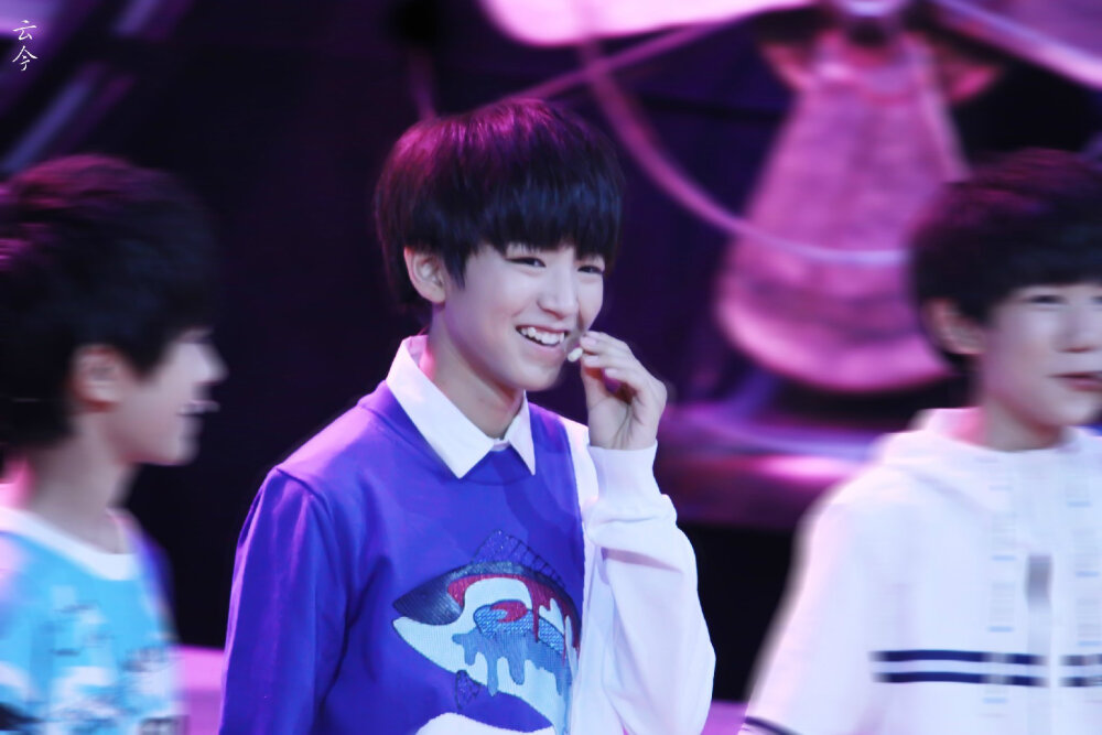 #王俊凯# #TFBOYS王俊凯# 140828年代秀 cr：嘿哟哟哟哟哒哒