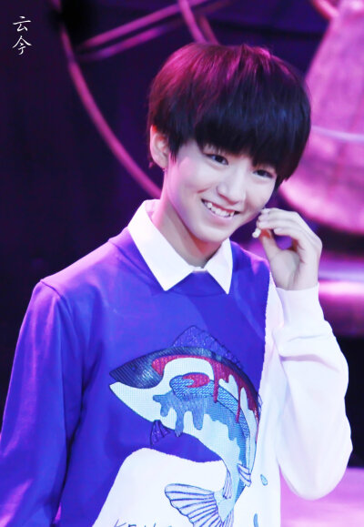 #王俊凯# #TFBOYS王俊凯# 140828年代秀 cr：嘿哟哟哟哟哒哒