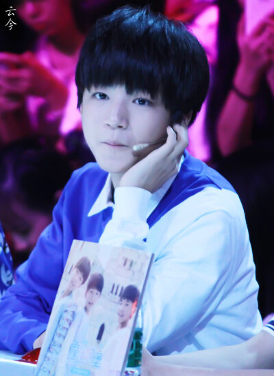 #王俊凯# #TFBOYS王俊凯# 140828年代秀 cr：嘿哟哟哟哟哒哒