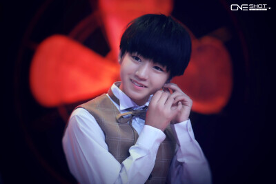 #王俊凯# #TFBOYS王俊凯# 140828年代秀 cr：-K-OneShot