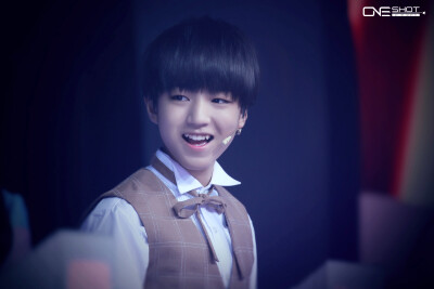 #王俊凯# #TFBOYS王俊凯# 140828年代秀 cr：-K-OneShot