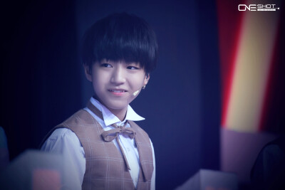 #王俊凯# #TFBOYS王俊凯# 140828年代秀 cr：-K-OneShot