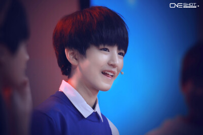 #王俊凯# #TFBOYS王俊凯# 140828年代秀 cr：-K-OneShot