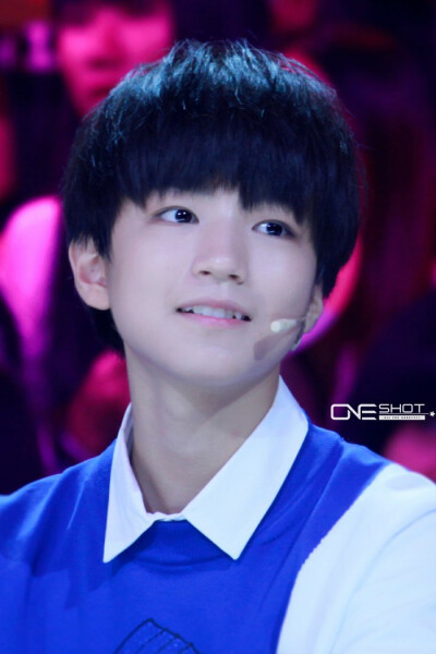 #王俊凯# #TFBOYS王俊凯# 140828年代秀 cr：-K-OneShot