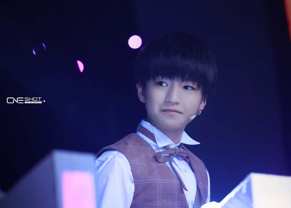 #王俊凯# #TFBOYS王俊凯# 140828年代秀 cr：-K-OneShot