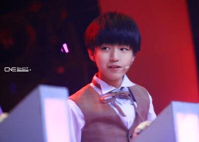 #王俊凯# #TFBOYS王俊凯# 140828年代秀 cr：-K-OneShot