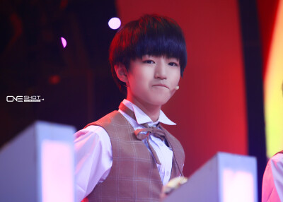 #王俊凯# #TFBOYS王俊凯# 140828年代秀 cr：-K-OneShot