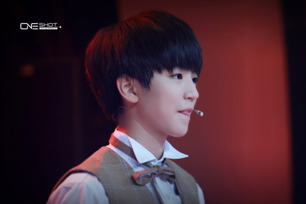 #王俊凯# #TFBOYS王俊凯# 140828年代秀 cr：-K-OneShot