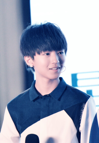 #王俊凯# #TFBOYS王俊凯# 20141017带你去见他+星钻圆梦 cr：logo