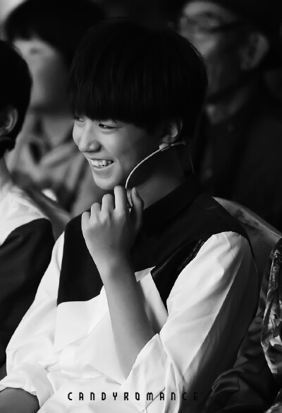 #王俊凯# #TFBOYS王俊凯# 20141017带你去见他+星钻圆梦 cr：logo