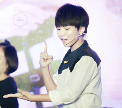 #王俊凯# #TFBOYS王俊凯# 20141017带你去见他+星钻圆梦 cr：logo