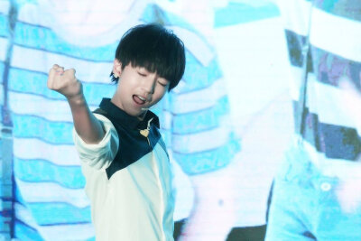 #王俊凯# #TFBOYS王俊凯# 20141017带你去见他+星钻圆梦 cr：logo