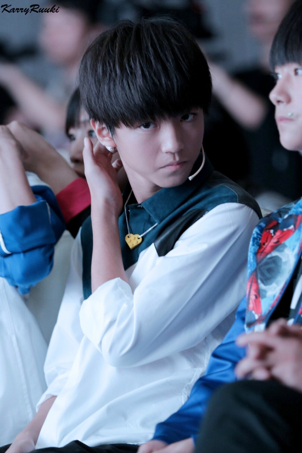 #tfboys##王俊凯# #TFBOYS王俊凯# 20141017带你去见他+星钻圆梦 cr：logo