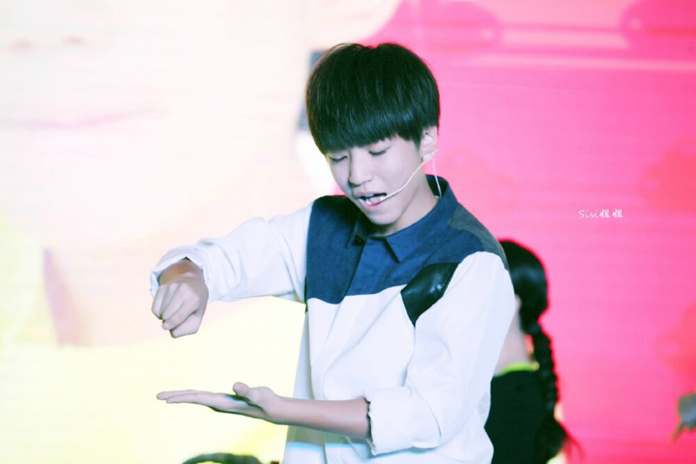 #tfboys##王俊凯# #TFBOYS王俊凯# 20141017带你去见他+星钻圆梦 cr：logo