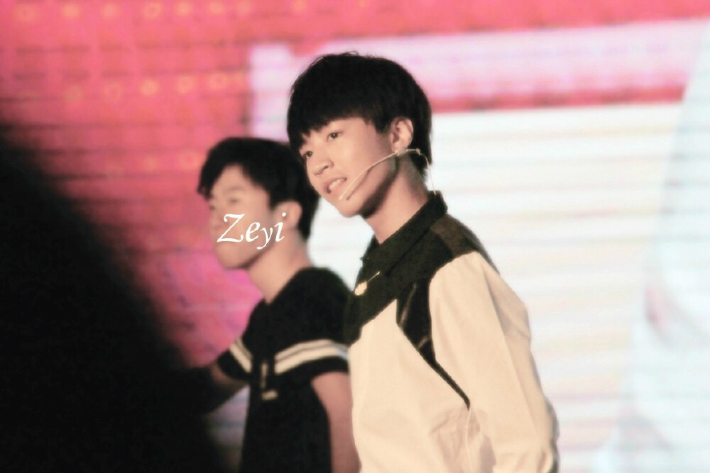 #tfboys##王俊凯# #TFBOYS王俊凯# 20141017带你去见他+星钻圆梦 cr：logo