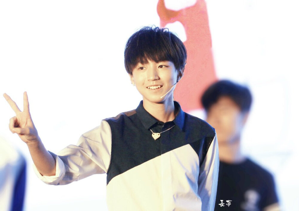 #tfboys##王俊凯# #TFBOYS王俊凯# 20141017带你去见他+星钻圆梦 cr：logo