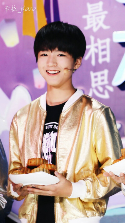 #王俊凯# #TFBOYS# 140904湖南台中秋晚会录制 cr：logo