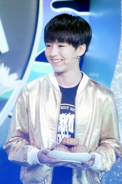 #王俊凯# #TFBOYS# 140904湖南台中秋晚会录制 cr：ByKiraly